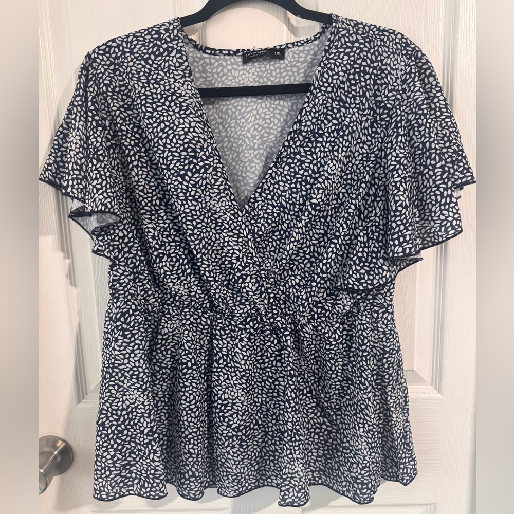 Flutter sleeve blouse